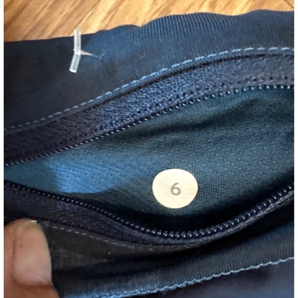 Lululemon Capri Leggings Womens Blue Camo Print Size 6 - Picture 6 of 6